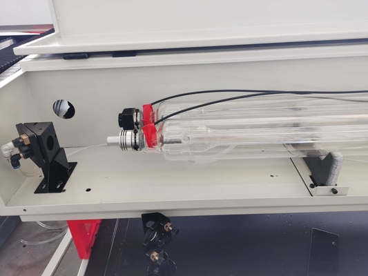Cortadora de laser de CO2 del tubo del laser de UT1530CL300 300W SLW